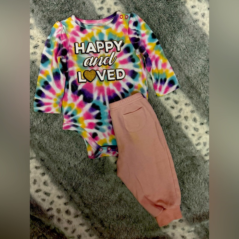 Tiedye shirt with pink joggers